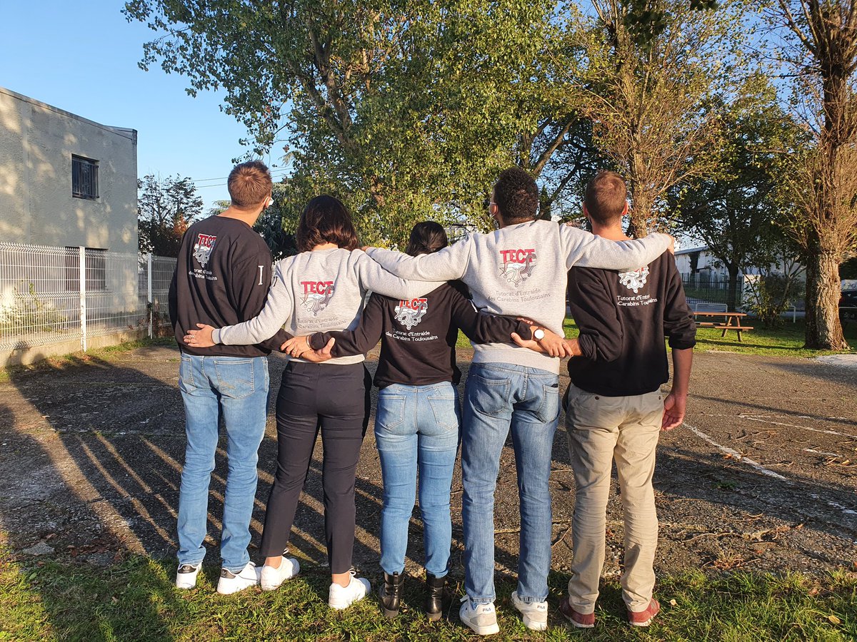 Tuto_TECT's tweet image. Aujourd’hui le TECT souffle sa 3ème bougie !🥳
Nous continuerons de travailler à promouvoir l'entraide, afin qu'être "acteur de sa formation" résonne plus que jamais😊
Merci à tous pour faire vivre l'association au quotidien🥰