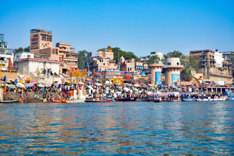 Kashi’s zigzag streets have around two thousand temples staunched to Lord Shiva. Its interwoven past comes alive in the eighty-eight Ghats that gives an essence of the city’s history, culture and beliefs.
Read more at https://t.co/DG7qUbCC77
#ghat #tour #Travel #blogging #India https://t.co/ORqDq88RVg