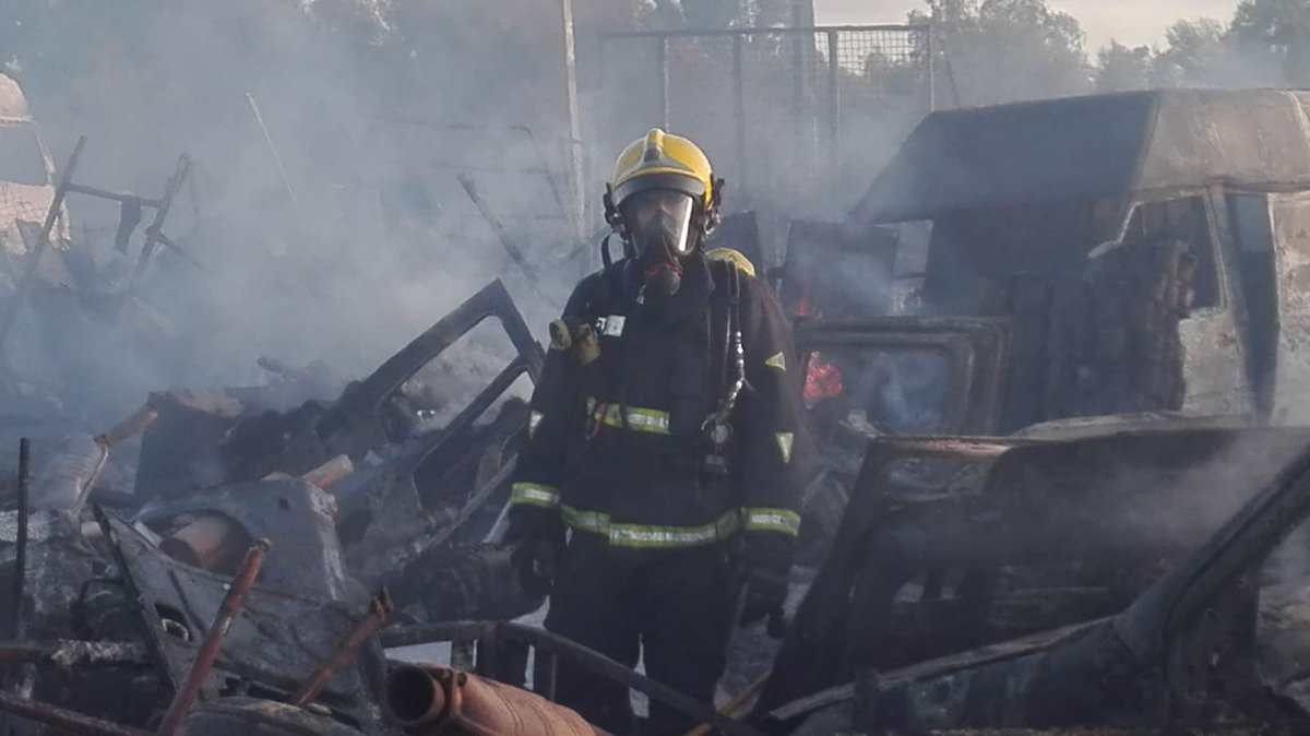 encierrobombmlg's tweet photo. @malaga @FundacionRonald @pacodelatorrep @fjpomares @ruthparticipa @CarolinaEspanaR Hace más de 7 años que llevamos pidiendo por escrito que tomen alguna medida sobre la limpieza de los trajes de fuego contaminados con sustancias cancerígenas. https://t.co/VNjWaeQ1B3