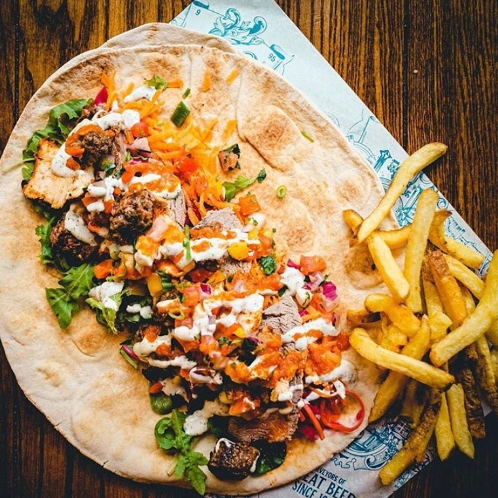 Cosy night at home in front on the TV? You can order from us on #Deliveroo and #JustEat, for all of your kebab-to-your-door needs! 

Check out our new Rump Steak kebab with grilled peppers, salsa, mixed leaves and our homemade chilli sauce 🤤  #leedsfoodie