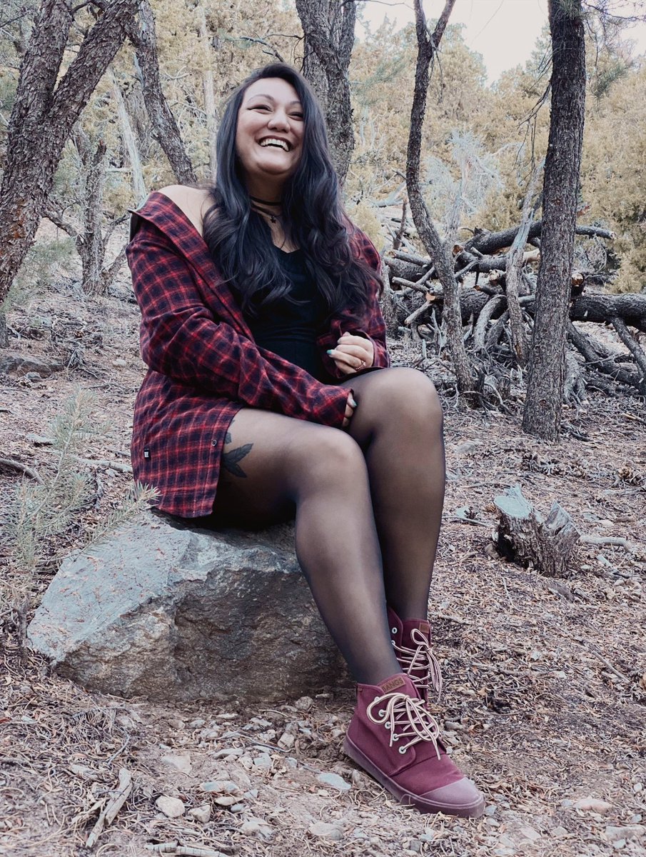 irietokerr's tweet photo. I had some autumn jokes lined up, but they were acorn-y 🤷🏽‍♀️🤣 But Dixie Chick serious... autumn just leafs a smile on my face ☺️ #BANGSshoes #BANGSblitz #BANGSambassador #liveBANGS https://t.co/6UgoqZbO5g
