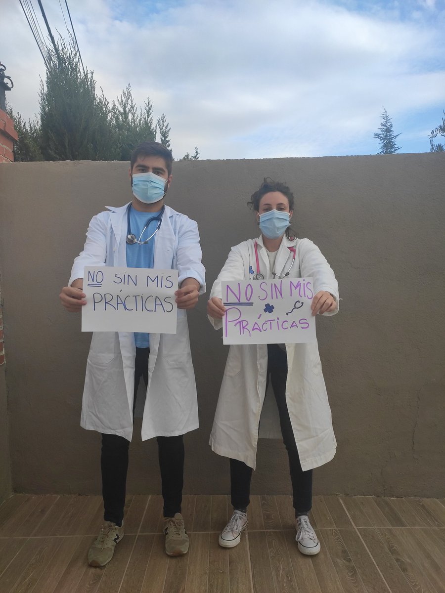 javisantos8's tweet photo. #NoSinMisPracticas Hoy sobramos pero mañana seremos imprescindibles @CanalUGR @MdcnCabreada https://t.co/TGoraDR0wC