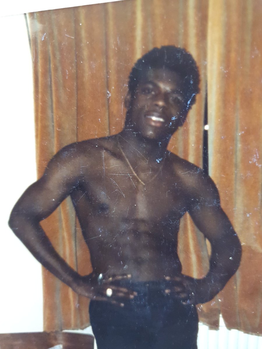 what were u doing & how did u look at 17?
if u was carefree & had no focus like me then like, retweet & send your pic in 😁👑 your past doesn't always indicate what your future holds #futurechamp don't give up on your troubled child u prob got a #futurechamp in your house 🙏🏾👑🎓 https://t.co/79I9b9N3gq