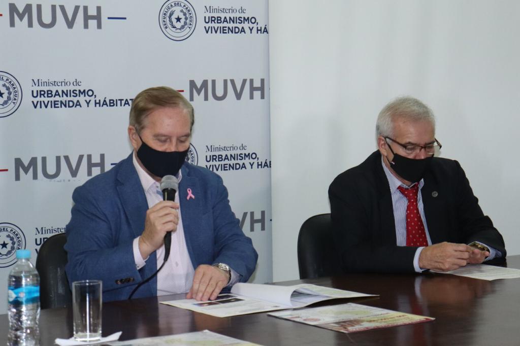 El Ministro <a href="/ArqDanyDurand/">Arq. Dany Durand</a> encabezó una conferencia de prensa con el fin de hacer público el informe entregado por <a href="/AmarillosCBVP/">Bomberos CBVP</a> respecto al siniestro ocurrido en las oficinas de #FONAVIS, situada frente a la sede del #MUVH. 
Infórmese mas 🔗 bit.ly/34bsZJo