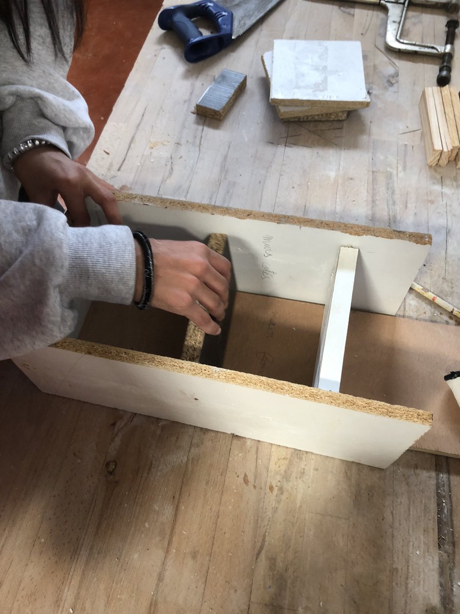 LydiaRossi3's tweet photo. Début de la construction des hôtels à insectes en autonomie... Les élèves ont adoré, et j’ai hâte de voir les résultats finaux demain! #ÉcoleOuverte @College_Jaubert https://t.co/yPrLE7xZnh