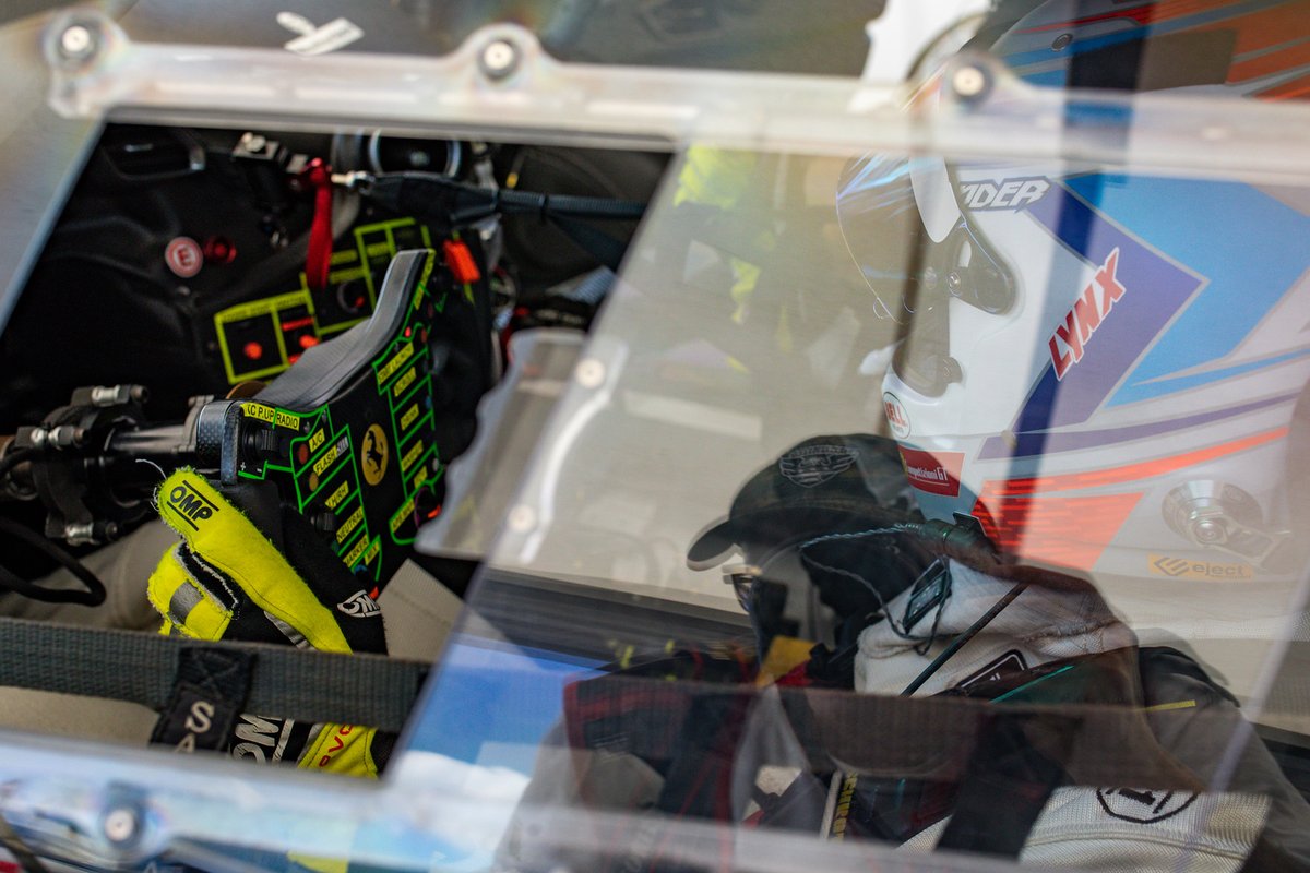 RaceWeatherTech's tweet photo. Would you rather race using a stick shift or an automatic? #weathertechracing #ferrari #automaticvsmanual https://t.co/PMtErL6kIb