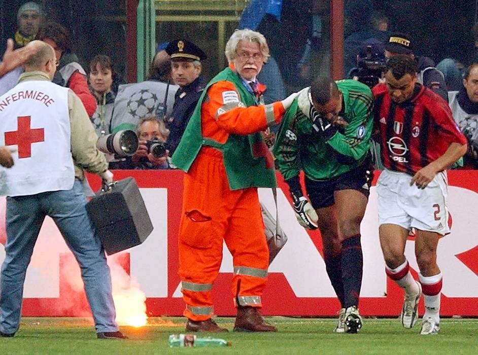 Autre derby inoubliable : ce quart de finale de Ligue des Champions en 2005. Qualifié de "derby de la honte" par les journalistes, suite à la violente démonstration des ultras de l'Inter. Blessé, Dida doit sortir avant la fin de la rencontre