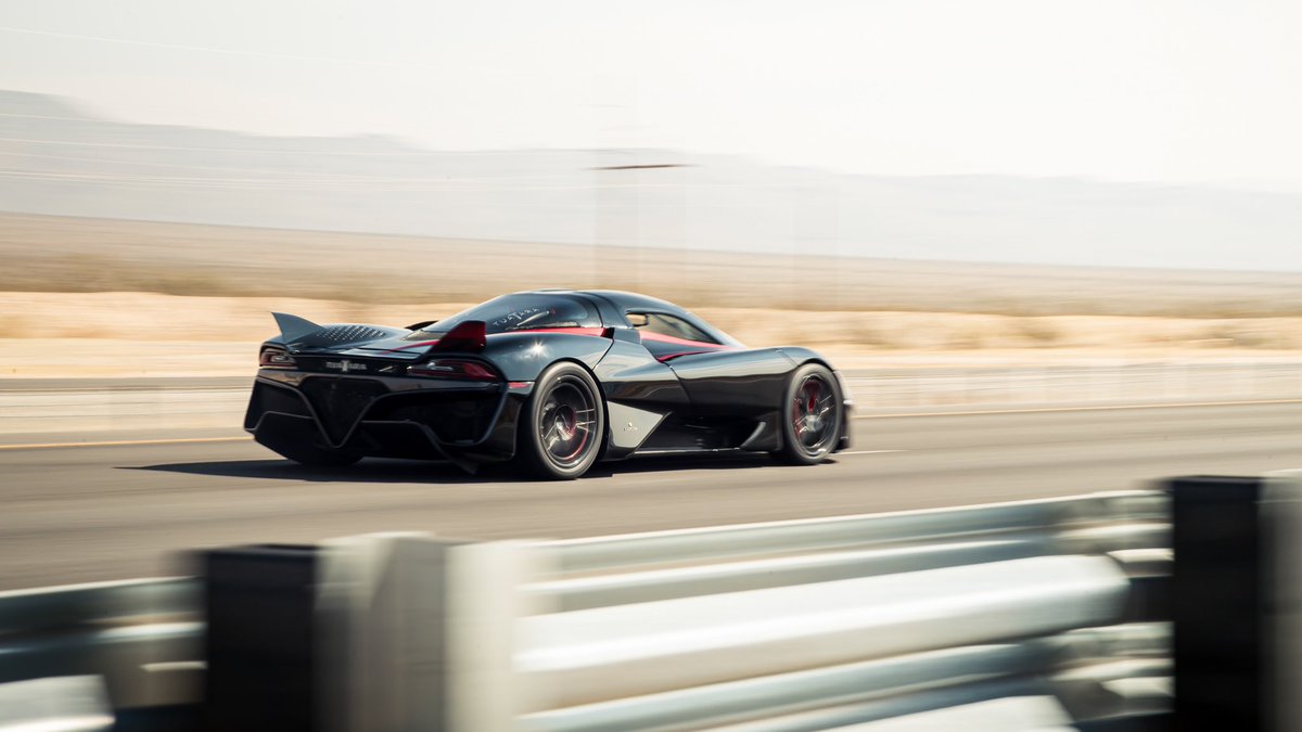DRIVETRIBE's tweet photo. There's only one emoji for it: 🤯

The SSC Tuatara becomes the world's fastest production vehicle as it hits a top speed of 331.15mph, with an average speed of 316.11mph following the completion of another run to make the record official.

📸 @SSCNorthAmerica https://t.co/O6hpDZcg11