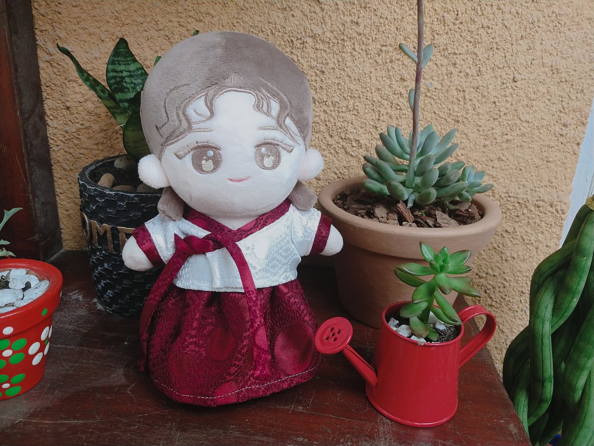 taetaespillow's tweet photo. #TwentyFourStoreFeedback a roupinha da minha seulgizinha chegou e eu não poderia estar mais feliz, é a coisa mais linda do mundo!!! Muito obrigada @TwntyFourStore pelo atendimento maravilhoso, espero que essa seja a 1° de muitas compras com vocês, muito obrigada por tudo 💕 https://t.co/lUn8g1PACC