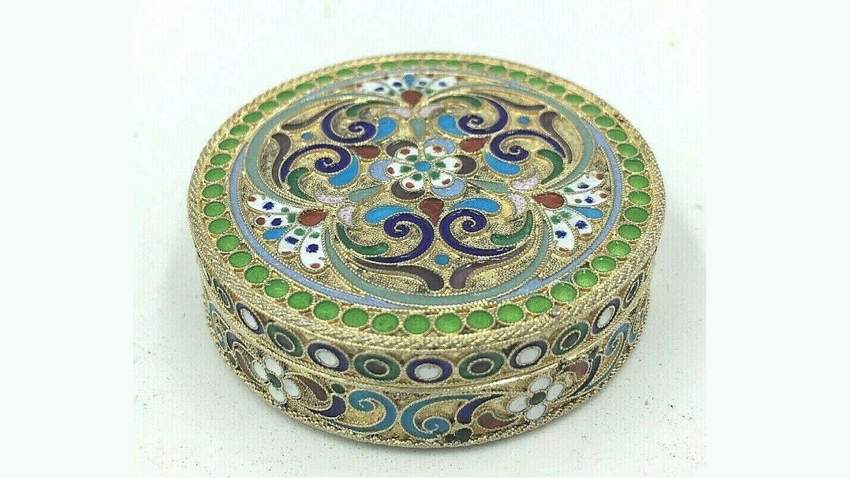 loveantiques's tweet photo. This Incredible Russian Silver &amp; Enamel Cloisonne Box hallmarked St Petersburgh c.1910, is for sale from York Minster Antiques: https://t.co/CdCbVQ3qXN
#silverbox #antiquebox #cloisonnebox #antiques #loveantiques https://t.co/GhY2ELAawa