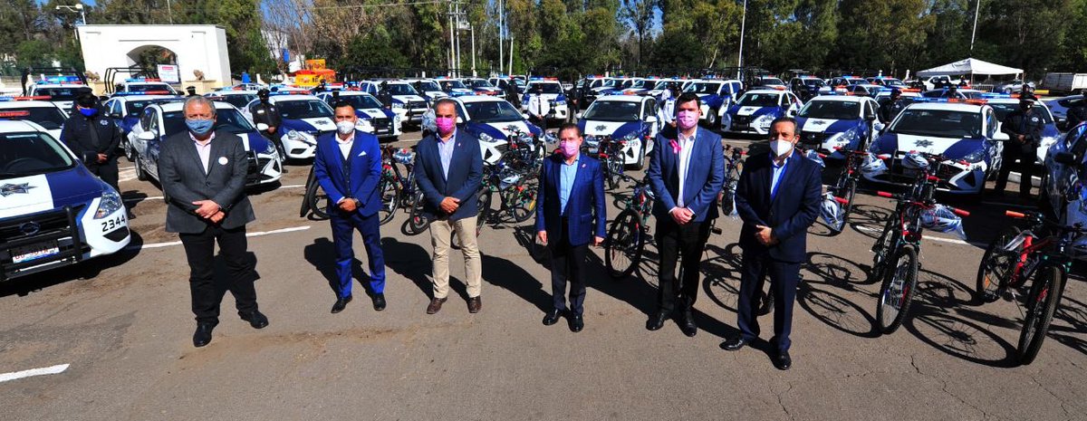 Esta mañana hicimos entrega de 62 de las 108 patrullas, que vendrán a fortalecer el tema de #Seguridad en el municipio de #Durango. En coordinación con el <a href="/DurangoCap/">Municipio de Durango</a> que encabeza <a href="/JorgeSalum/">Jorge Salum</a>, refrendamos el compromiso de brindar tranquilidad a todas las familias duranguenses.