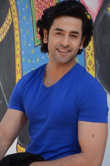 4Thili's tweet photo. @Gshashankvyas 
He can look #EXTRA_ORDINARILY BEST in each ATTIRE🔥🔥 
Whether  T-shirt or #Classy Blazers
For

Never have I seen an #Amazing actor like him in far away #MILES
#SUPERBLY SLAYS in every #STYLE💯
Carrying #Heroicness #ATTITUDE with him all the While 💥💥 https://t.co/o5VMxxuMQc