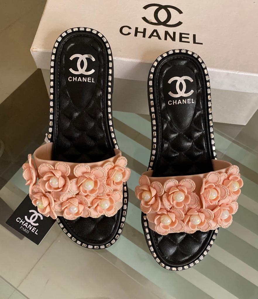 tocpak's tweet photo. 😍NEW ARRIVALS😍

Chanel Slipper: 1399/-
LV Slipper: 1899/-
Chanel Imp Slipper: 2199/-
Torry Burch Slipper: 1699/-
Imported Slipper: 2299/-

Inbox To Order Now!

Cash on delivery all over Pakistan

#theopalcollection #chanelslippers #lvslippers #torryburch #toryburchslippers https://t.co/baJRMcBOU2