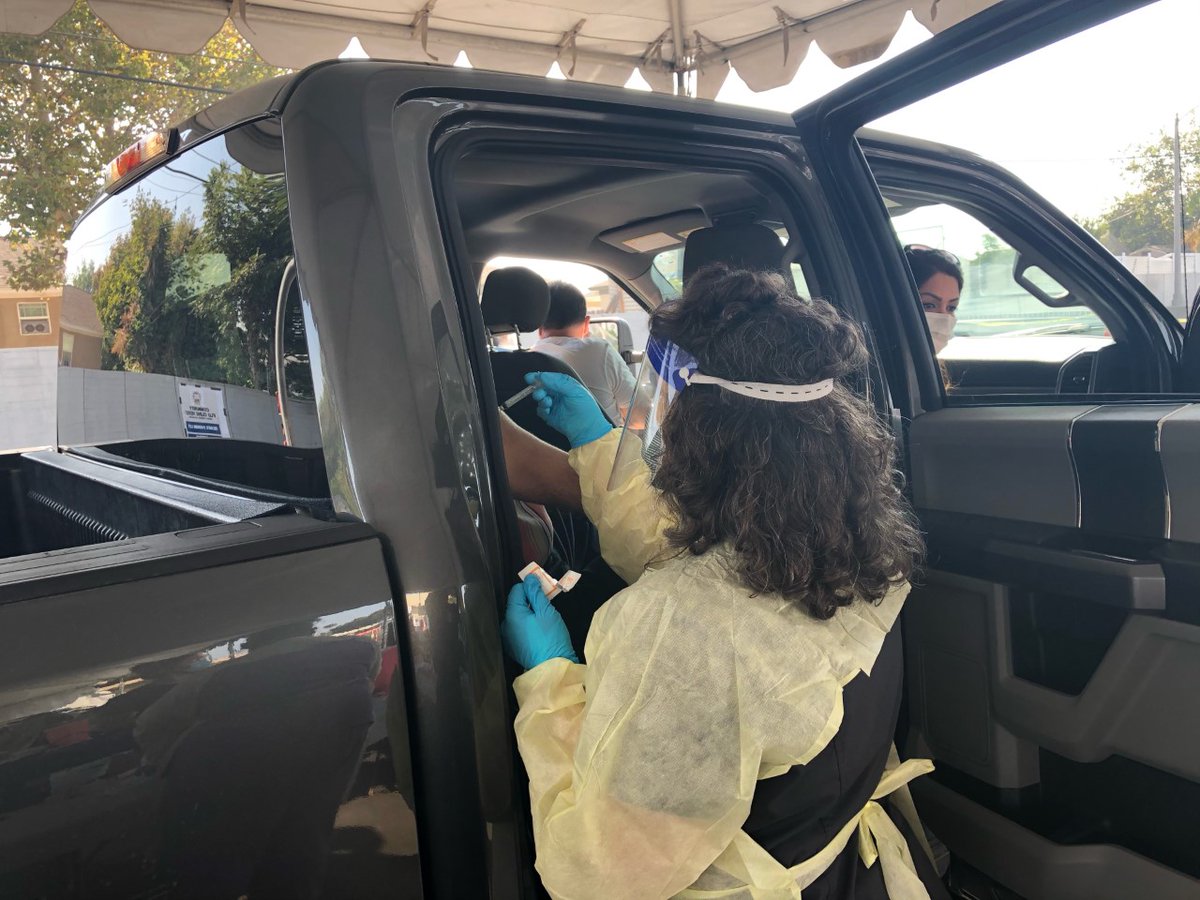 RUHSPH's tweet photo. A drive-thru #flu shot clinic is open until 1 p.m. TODAY for Riverside County residents at the old Sears building (5265 Arlington Ave. in Riverside). Flu shots are FREE! #RivCoNOW #RUHealth https://t.co/5yBdqBIHpX