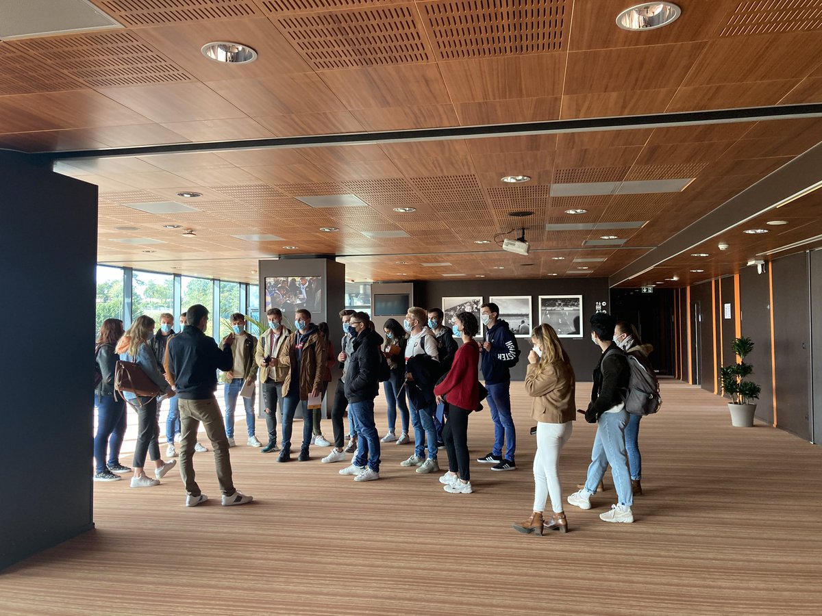 Les M2 en visite au @MMArenaOfficiel merci pour l’accueil