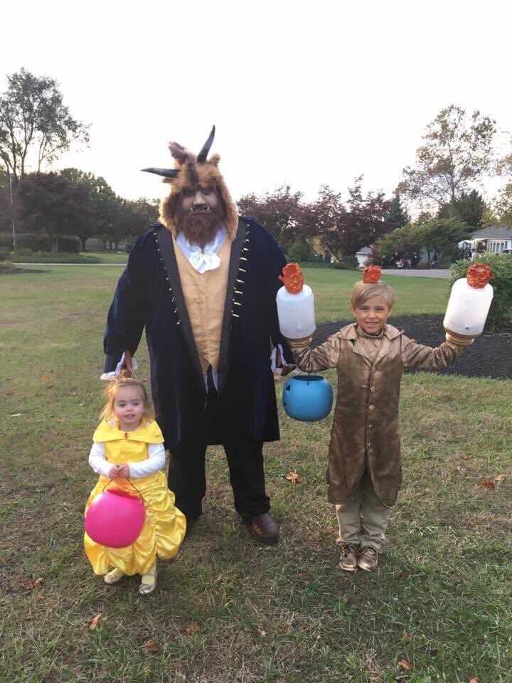 ashley_clifford's tweet photo. A couple throwback Halloween pics to enjoy! Not ready for this year yet. Go slow, October. Please! 🧡 #TrickORTreat #familieswhocostumetogether #booandsully #circuscrew #beautyandthebeast https://t.co/BNGZPWzPNP