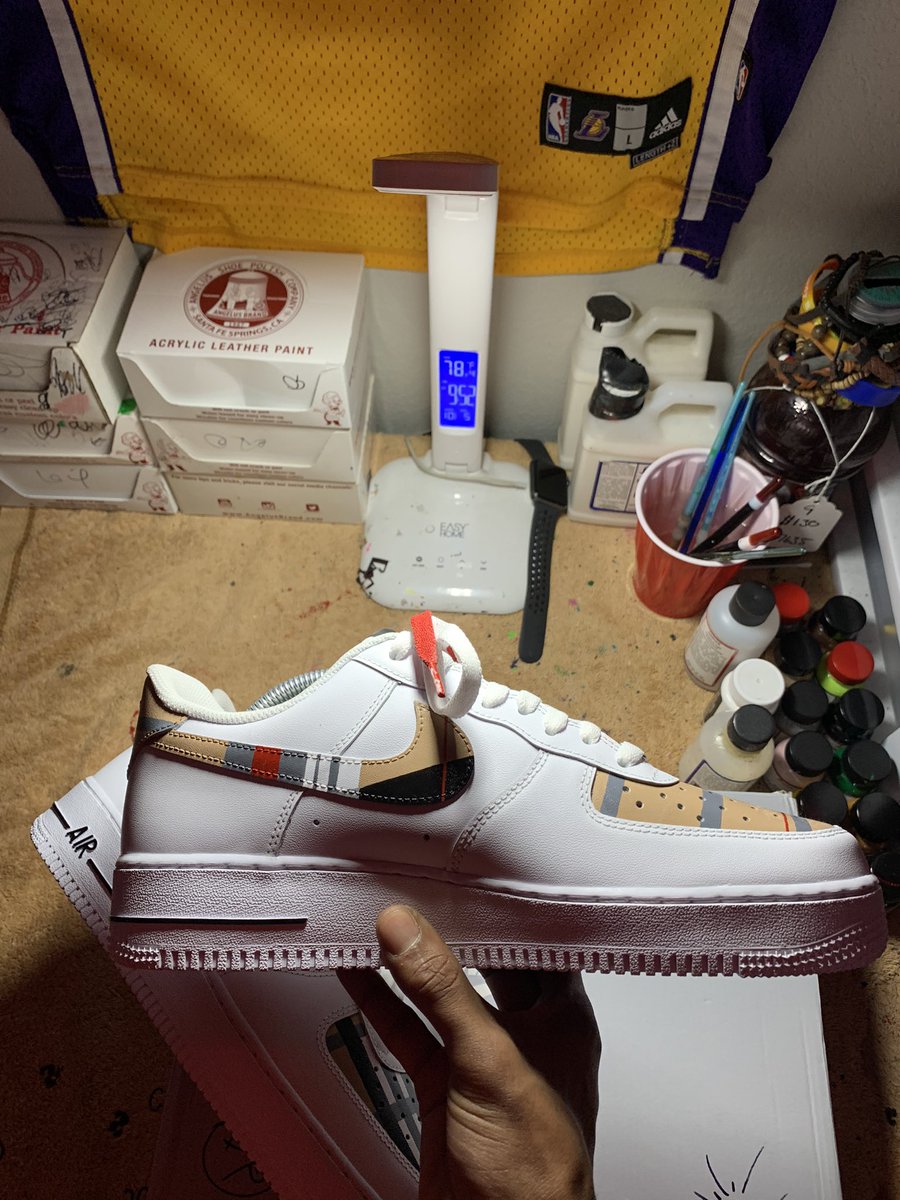turuerogerss's tweet photo. The Burberry jawns may seem the same, but they’re never the same #FunkyLace
#TheCookUp👨🏽🍳 https://t.co/HKls1EvoTl