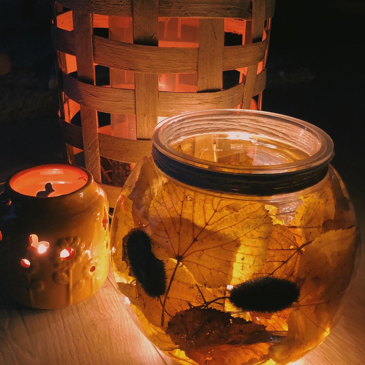 lmyorkshire's tweet photo. We’re getting all cosy over here🍂

Felt a little bit crafty this evening so decided to do some DIY autumn decor (kind of inspired by @staceysolomon!) 

Love how it turned out! Think it looks a little bit like a pumpkin?🎃 https://t.co/axQT0NOVN3