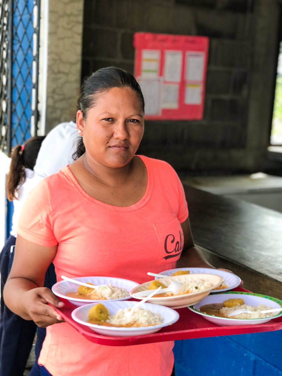 NICAfund's tweet photo. Parents always come to collaborate with the distribution of the breakfast in the school, which is provided to elementary and highschool students. 

#nicafund #schoolfood https://t.co/V7QwRFgrxf