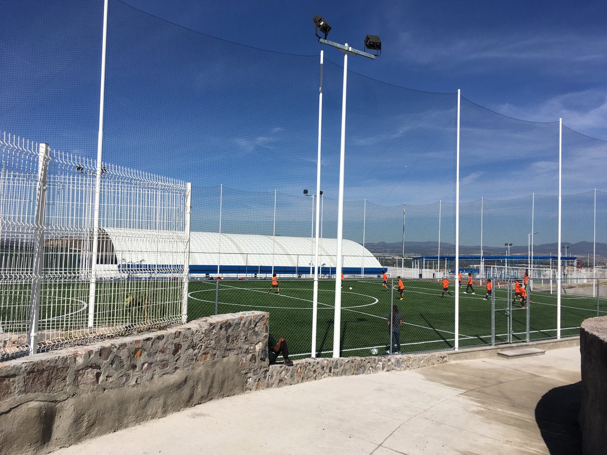 educacionqro's tweet photo. Entrega Gobernador infraestructura deportiva en beneficio de los habitantes de la colonia Candiles, en el municipio de Corregidora
#SEDEQ #EDUCACIÓNQRO #QROTUYO #QroOrgulloDeMx #EducaciónADistancia #MeInformoYMeCuido #QroResponsable #COVID19 #RegresarDependeDeTodos #PorTuFamilia https://t.co/Mu0s3BVfxs