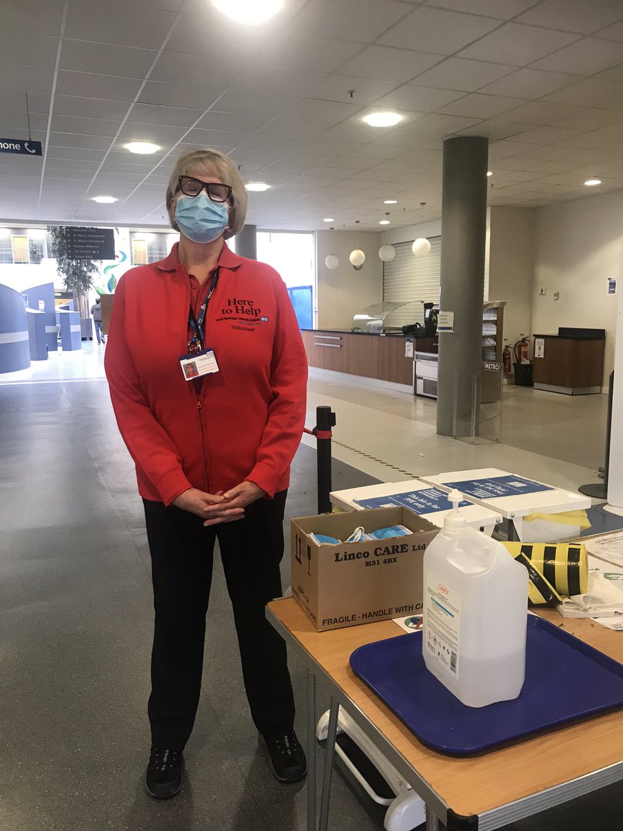 MFT_PatientExp's tweet photo. Our amazing volunteers are regularly based at our entrances 🏥 if you see them please give them a great big thank you👏 😊 for giving their own free time to support face mask distribution and hand 🖐 hygiene stations #WMTM https://t.co/uPE7O7A3lS