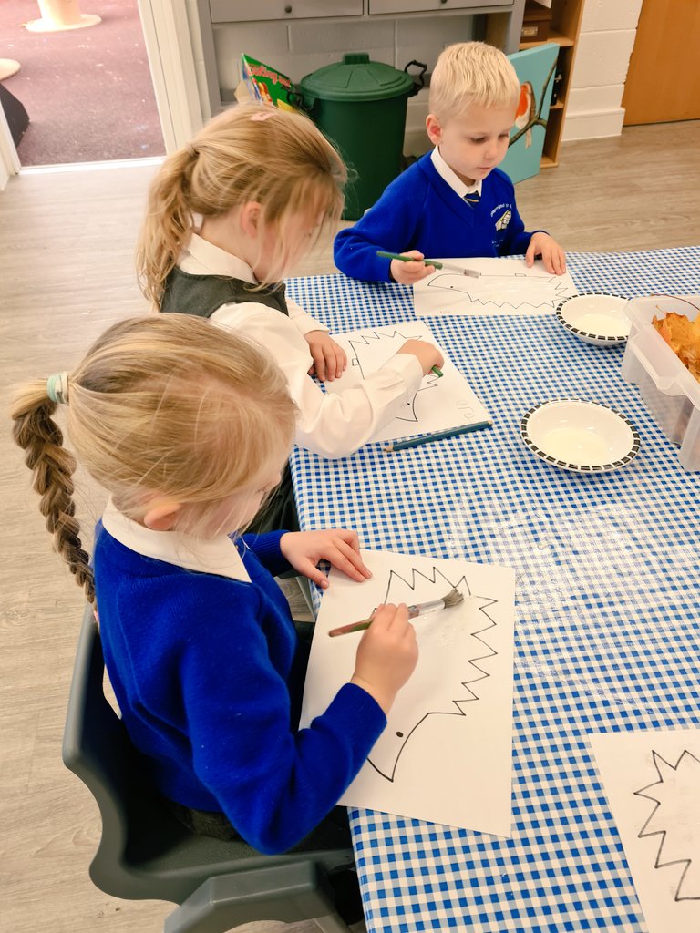 RSW_LPS's tweet photo. Thank you to Mrs. Kostova for helping the children make lovely autumnal artwork. 🍁🍂 @REC_LPS #EYFS #LPSeyfs #RockingRobins https://t.co/MmHAufpWw4