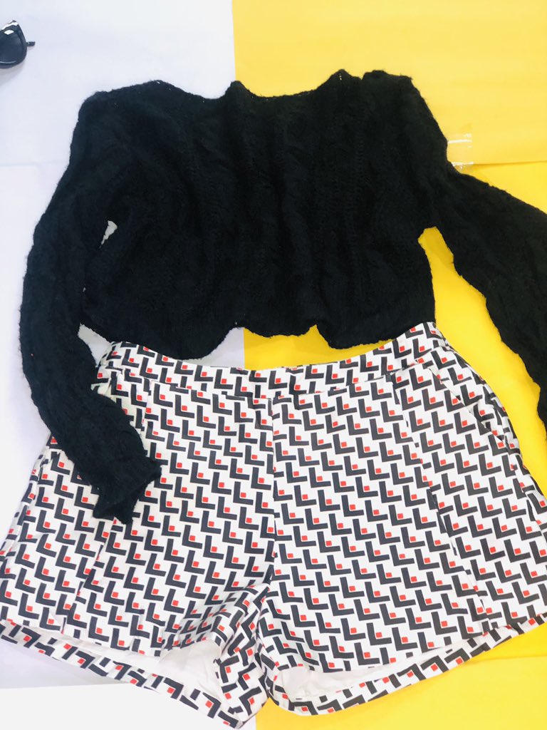 Black sweater crop top Size 6#1000Shorts Size 8#1000