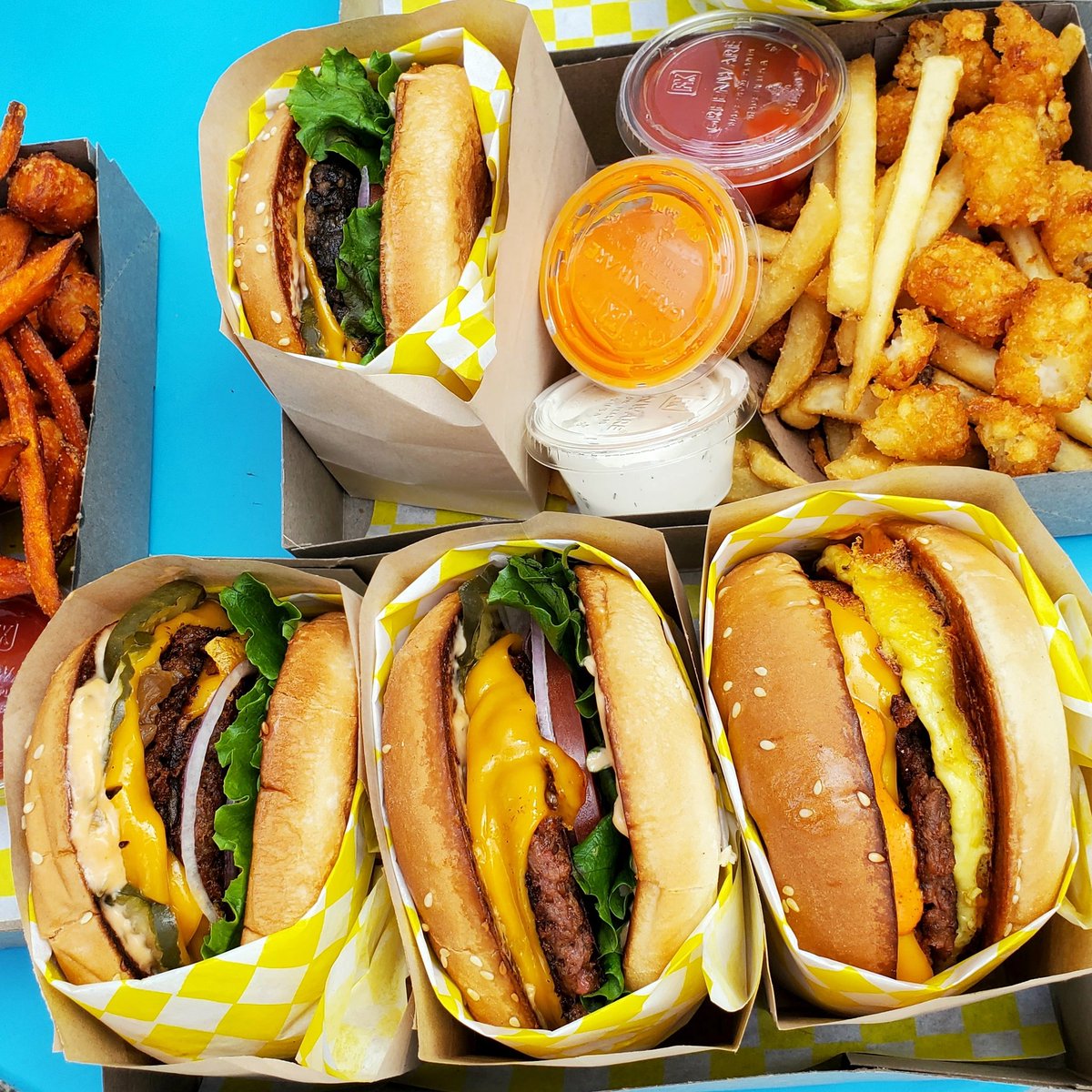 Honeybeeburger's tweet photo. #MeatlessMonday in full effect at Honeybee! Brekky Bee with @eatjust egg, Sea Bee with @lifeakua kelp, and the classic Honeybee with @ImpossibleFoods! Buzz by! Outside dining in both locations! 💛 🐝 🍔 @Bagelmomdiaries great Pic! https://t.co/Mm9u8aMN6X