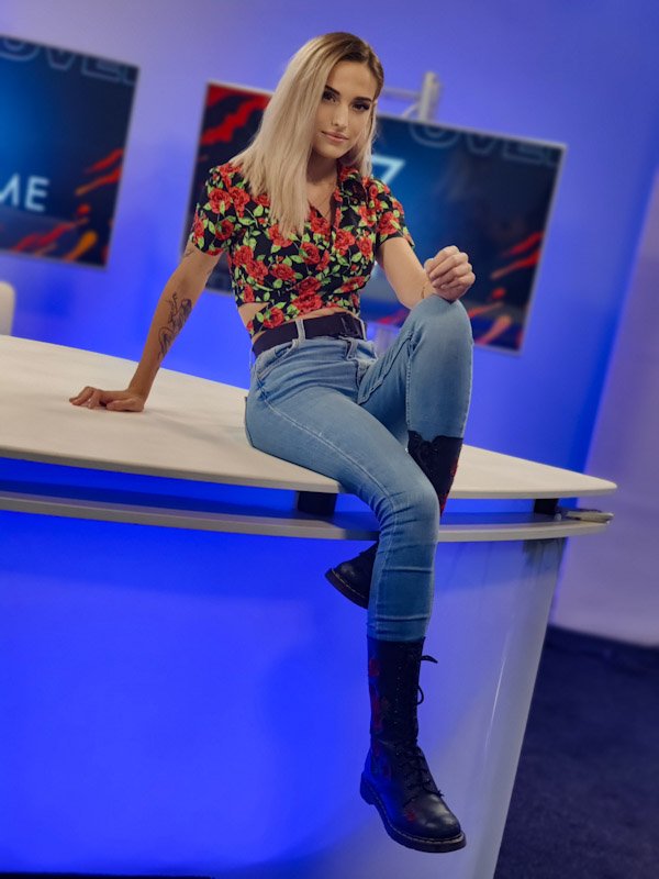 LyeGaia's tweet photo. J'en profite aussi pour vous dire que je rejoins @laprovence et que je vais lancer ma propre émission sur un plateau ! 

J'ai hâte de commencer et je suis ravie de travailler aux côtés d'@EmiieTV 

Vous n'êtes pas prêts 🙏♥️ https://t.co/B61xurejS1