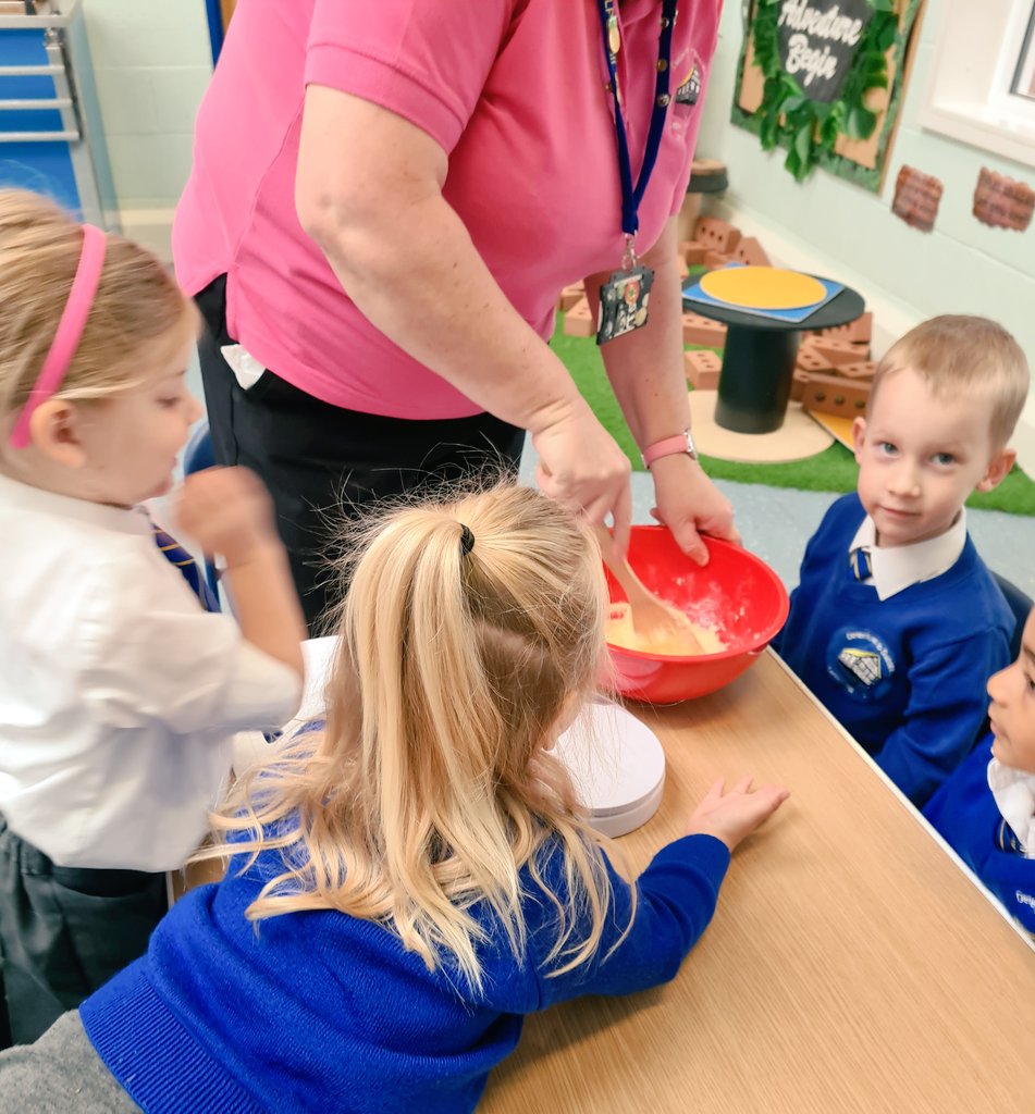 RSW_LPS's tweet photo. Great job cooking today, Robins. The children weighed, mixed, and cooked ready for their party. @REC_LPS #LPSeyfs #eyfs #RockingRobins https://t.co/ipGeEONga6