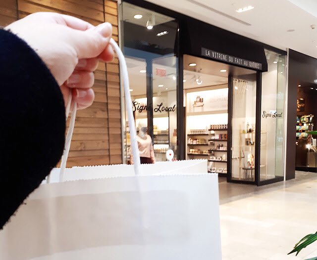 SigneLocal's tweet image. Merci à @missvayblog pour sa visite dans notre nouvelle boutique aux @Galeriescap ✨ 

« Véritable mine d&apos;or de créations québécoises, c&apos;est le premier magasin à s&apos;établir à Québec, pour faire suite aux succursales de Brossard et de Montréal. »

bit.ly/2ILljWd