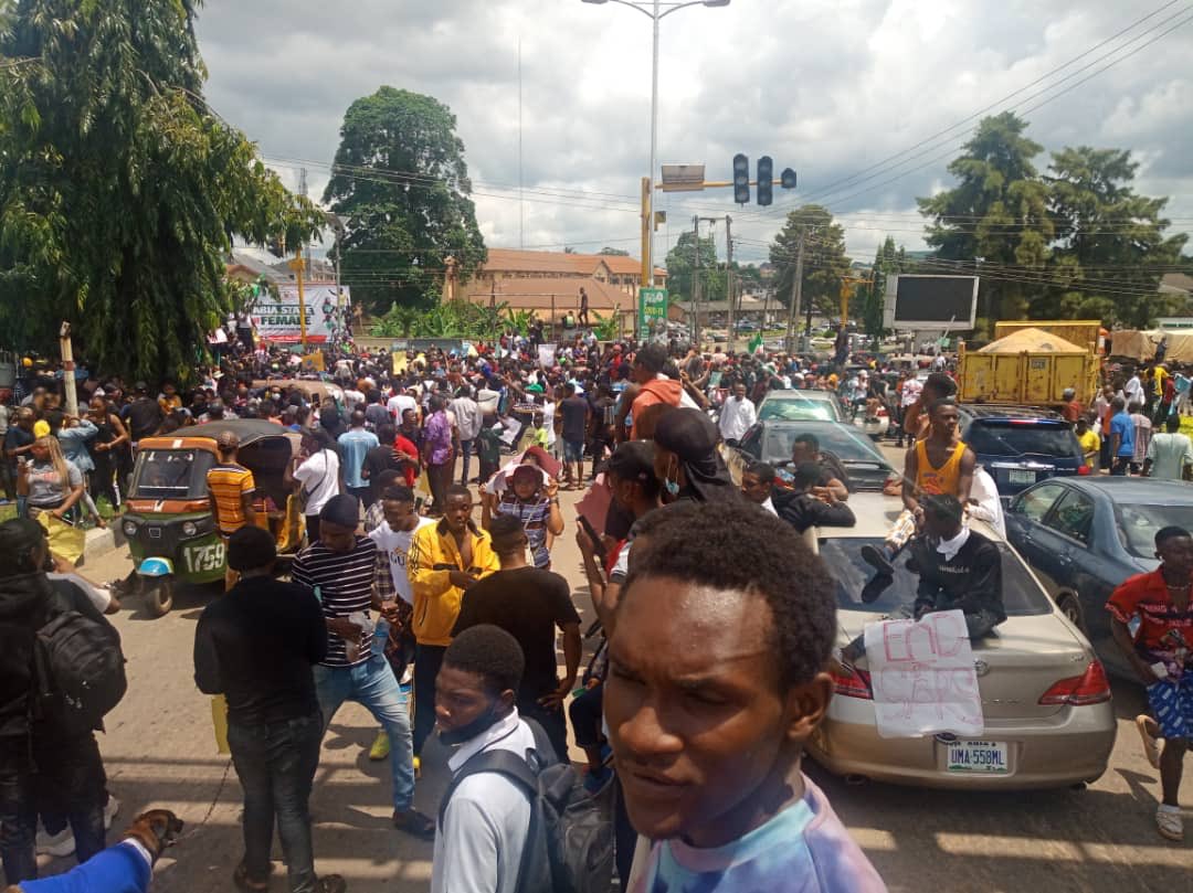 ThicccVee's tweet photo. #AbiaProtest 
#EndSARS 
#EndPoliceBrutalityinNigeraNOW 
#abaprotest 
@ruffcoinnwaba @uchejombo @GossipMillNaija @instablog9ja https://t.co/aXuZ91X3uG