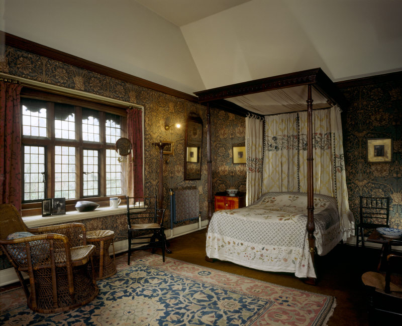 nationaltrust's tweet photo. As the evenings are feeling cooler, we’re dreaming of grand pads to cosy up in.  

Sue W asked us to share @NTWightwick, a home of colour and comfort. Where would you like to snuggle up in? https://t.co/DssqpyThMx