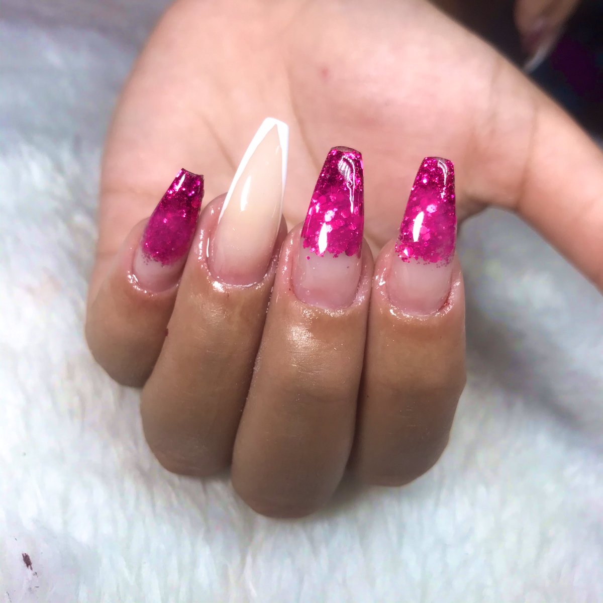 Alemoes1's tweet photo. Colocação de ACRIGEL Encapsulada ✨🥺🥰
. Vamos da Rt pra ajudar a amg aqui
.
@furtadoo20
#nails #unhasdegel #Acrigel
#fibras #fibrasdevidro #fibranaTips
#amor #dedicação #desing #artistsoninstagram
#instagram #acrilicnails #acrilico
#unhasdecoradas #unhasgel https://t.co/OqkLFAwwtN