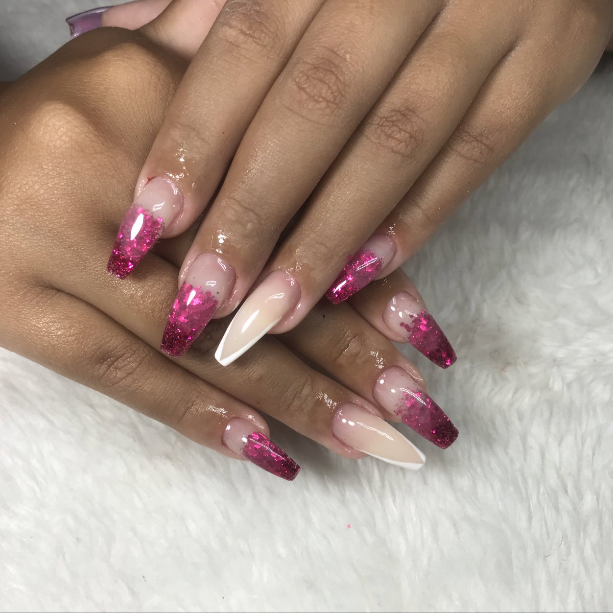 Alemoes1's tweet photo. Colocação de ACRIGEL Encapsulada ✨🥺🥰
. Vamos da Rt pra ajudar a amg aqui
.
@furtadoo20
#nails #unhasdegel #Acrigel
#fibras #fibrasdevidro #fibranaTips
#amor #dedicação #desing #artistsoninstagram
#instagram #acrilicnails #acrilico
#unhasdecoradas #unhasgel https://t.co/OqkLFAwwtN