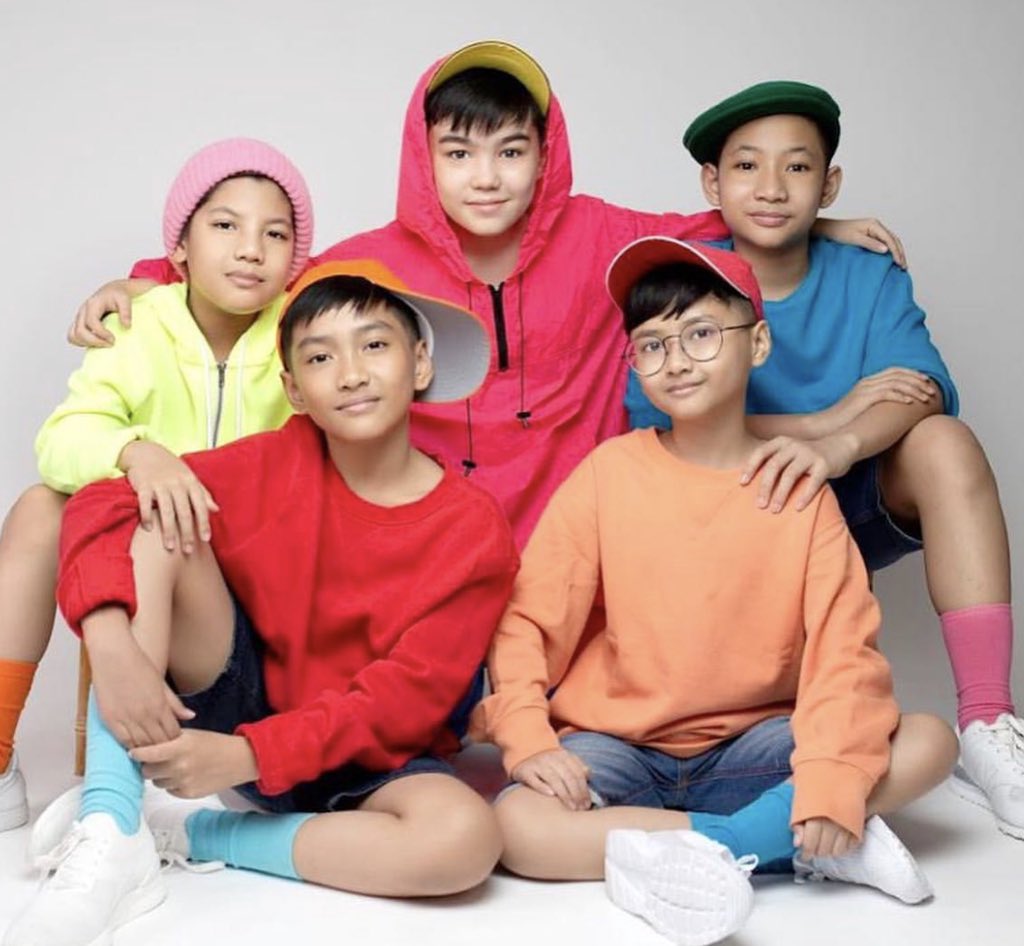 dearjuliets1's tweet photo. DEAR JULIETS
💙💙💙💙💙

Mereka adalah:
ARKANA 
DARREN 
DITYA 
ERWIN 
MITCHEL                                                                #titidj #dearjuliets #taradingdengdong #sangdewienterprise #anakanak #laguanak #online #sekolahonline #student #covid https://t.co/78OGHsaUvj