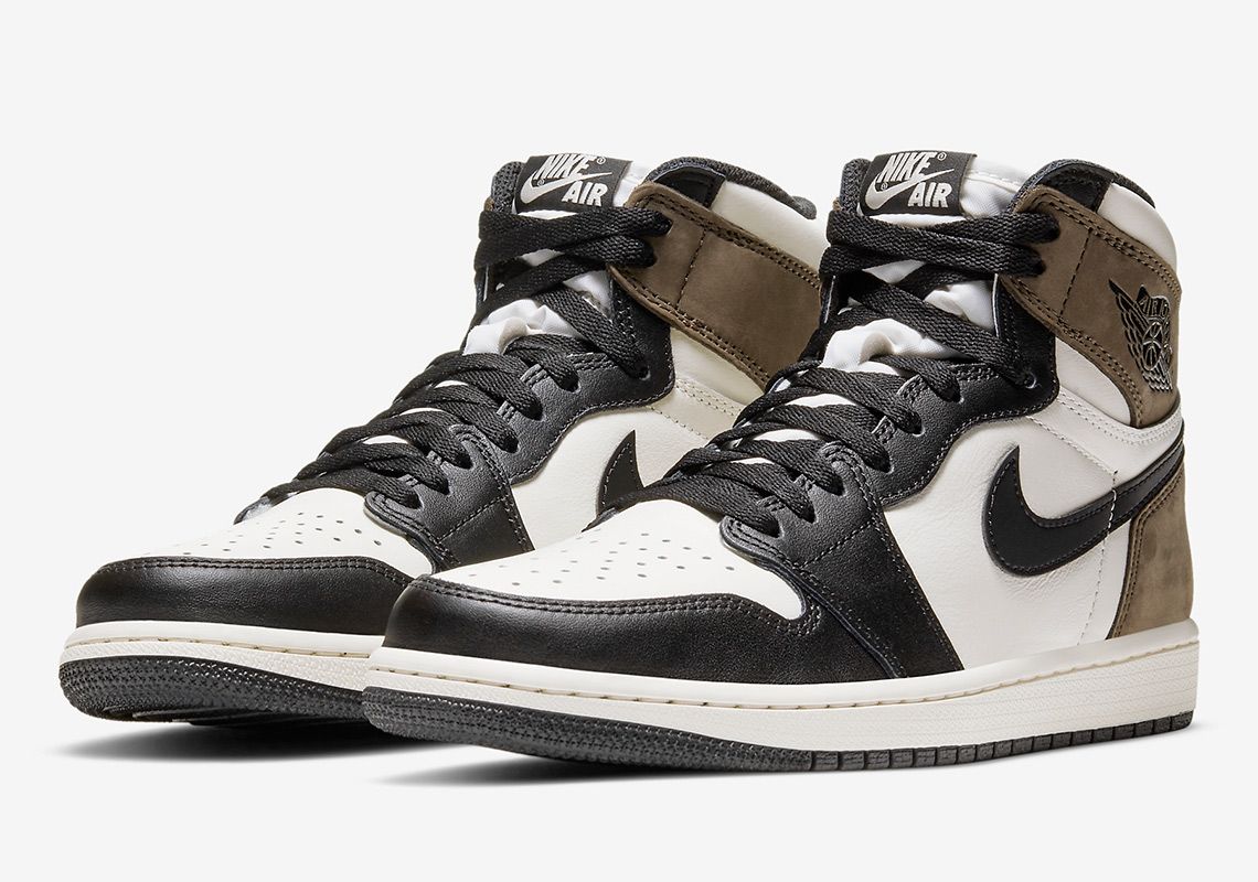 SneakerNews's tweet photo. How many pairs minimum are you copping on Halloween? https://t.co/khXCzVUH3i https://t.co/Sc77bYCN9S