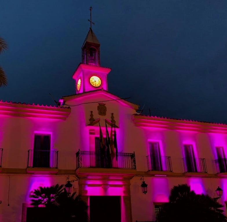 FelixRomeroC's tweet photo. El #Ayuntamiento de #CañetedelasTorres se viste de rosa en el #DiaMundialdelCancerdeMama https://t.co/Z52swTHkvn