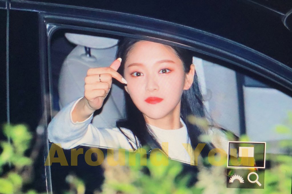 Around_HyunJin tweet picture