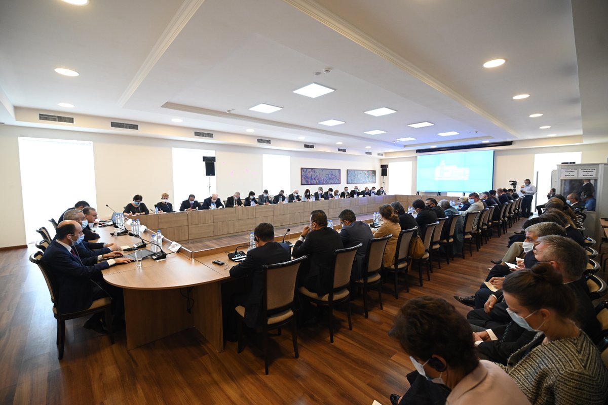 naghdalyan's tweet photo. #Armenia FM @ZMnatsakanyan, #Artsakh FM Masis Mayilian, @ArtsakhOmbuds &amp; @OmbudsArmenia briefed diplomatic corps accredited in #Yerevan on situation in Artsakh in result of #Azerbaijan's aggression.Two Ombuds presented detailed report on AZE violation of intl law
#ArtsakhIsStrong https://t.co/fpbRBLvawH
