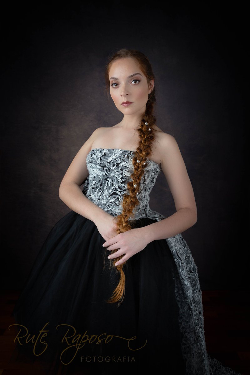 diana_therose's tweet photo. For #QueenHouseNoivas
#Model: #DianaRosa
#Photography: #RuteRaposo
Makeup and hair: #DéboraMakeupandHair
#modeling #photoshoot #bride #bridal #bridaldress #bridalmodel #bridalstore #noiva #queenhouse #elegance #bridalhairstyle #portuguesedesigner #dress #weddingdress #ginger https://t.co/zsZEYUBPYl