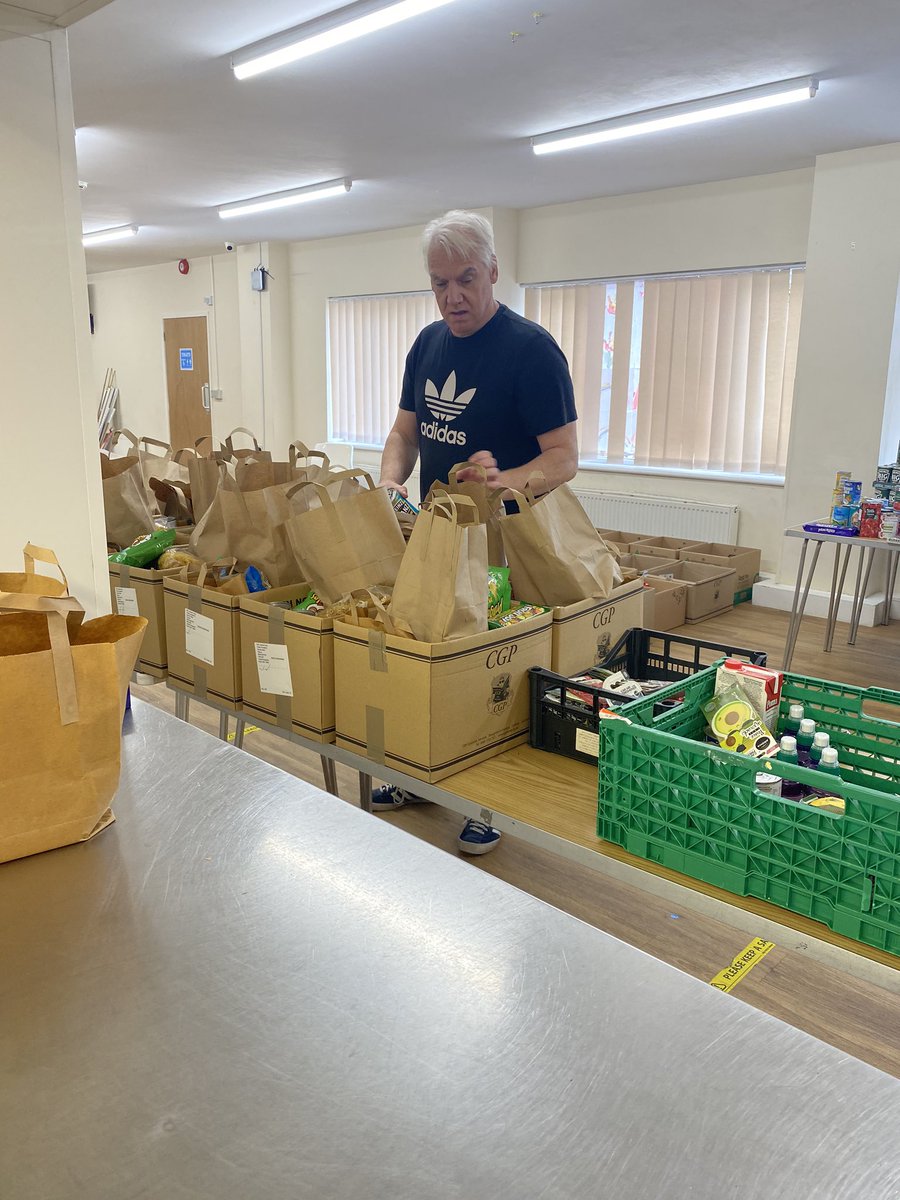 SusanJDurant's tweet photo. Volunteers have been really busy today preparing fresh produce &amp; tinned products for the food parcels #MMWCDC #Thorne #Moorends @SYCF1986 @MayorRos @Ed_Miliband @MyDoncaster #Community #Volunteering #MakingADifference #SupportingTheVulnerable 😀 https://t.co/a57rhYUysx