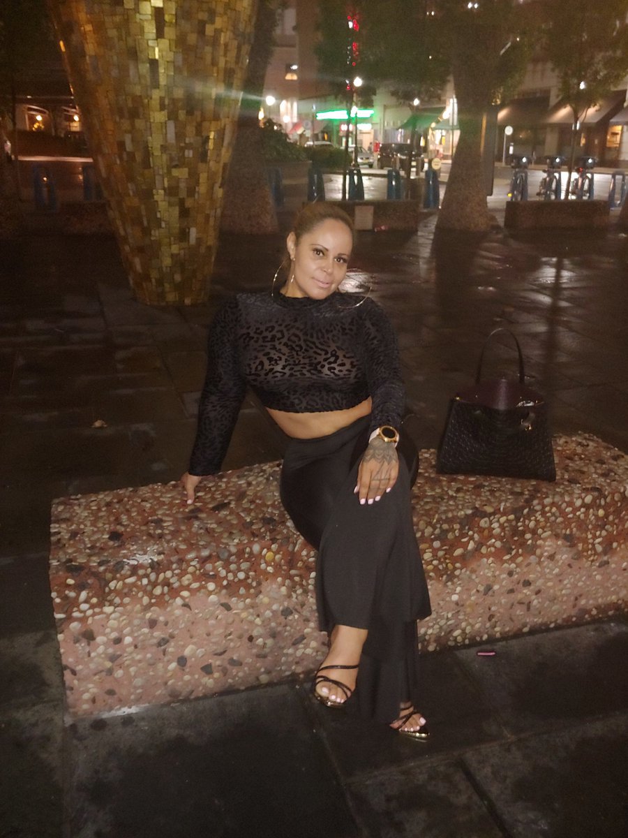 LadyQueen215's tweet photo. 🖤You're more powerful than you think🖤#moneybagmonday #LQ https://t.co/ZdzhRZWYpR