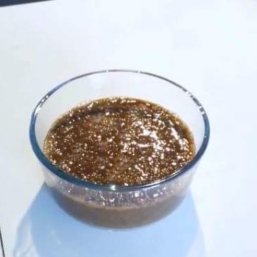Wiki_land's tweet photo. La sauce de #Nkui est obtenue après de nombreuses triturations de l’écorce de la plante dans de l’eau tiède. Elle nécessite plusieurs #ingrédients que vous trouverez chez les vendeuses d'épices.
J’espère que tu seras assez curieux (se) pour l’oser dans ta #cuisine !
#food https://t.co/2xpGuR5wRa