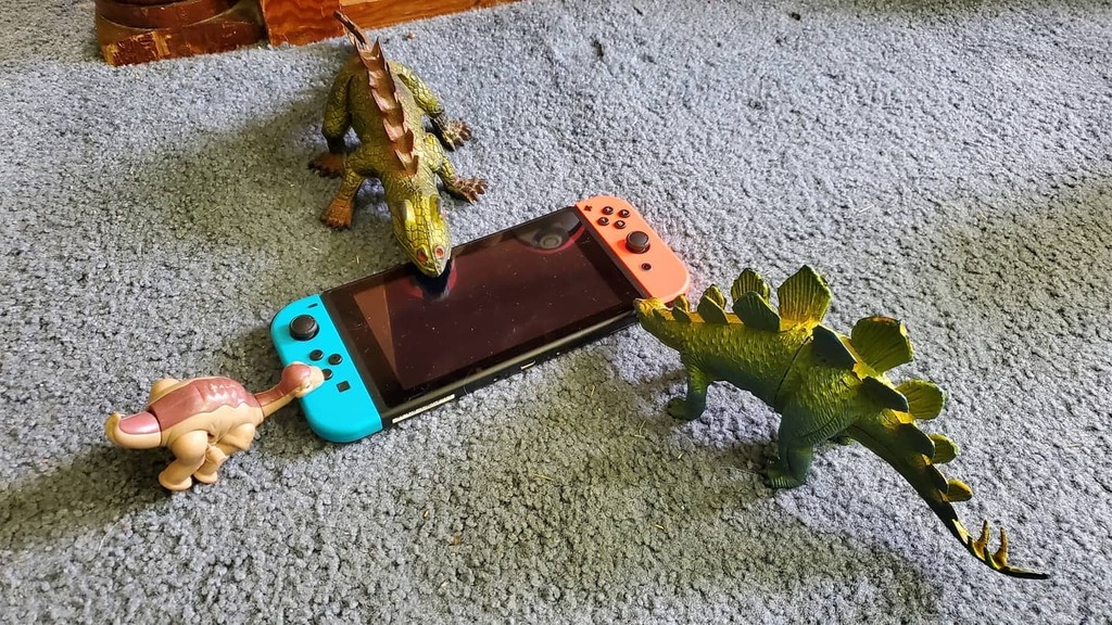 Master0fHyrule's tweet photo. Guys, HELP! Dinosaurs are eating my Nintendo Switch!
.
Follow me for more silly content
.
#Nintendo #NintendoFan #JurassicPark #NintendoCollection #NintendoMerch #NintendoSwitch #NintendoMemes #VideoGames #NintendoLife #Dinosaurs #Gaming https://t.co/eaqWlxe16q https://t.co/Sfde6QfDnm
