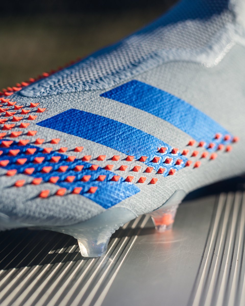 soccerdotcom's tweet photo. Lock into collared control. 🔒
🔵 adidas “Glory Hunter” #Predator20 🔵
🛒➡️ https://t.co/FBTr06mEtj https://t.co/JxsPaCZdyk