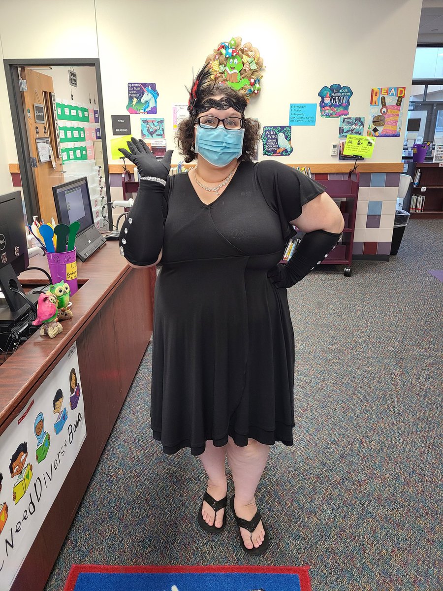 ABrooks4Books's tweet photo. Book Fair Time Machine! Today we celebrated the 1920s! Purchase books from the book fair at https://t.co/fc4DSr1v6x
@ElliottLearners 
#ElliottLearners https://t.co/pc1PY0E2NU