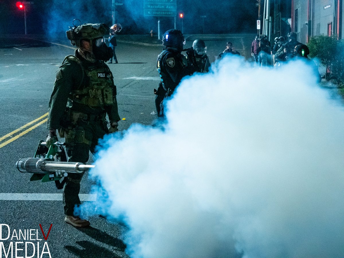 danielvmedia's tweet image. Photos from last Saturday.
Video coming soon.
#PortlandProtests
4/4
