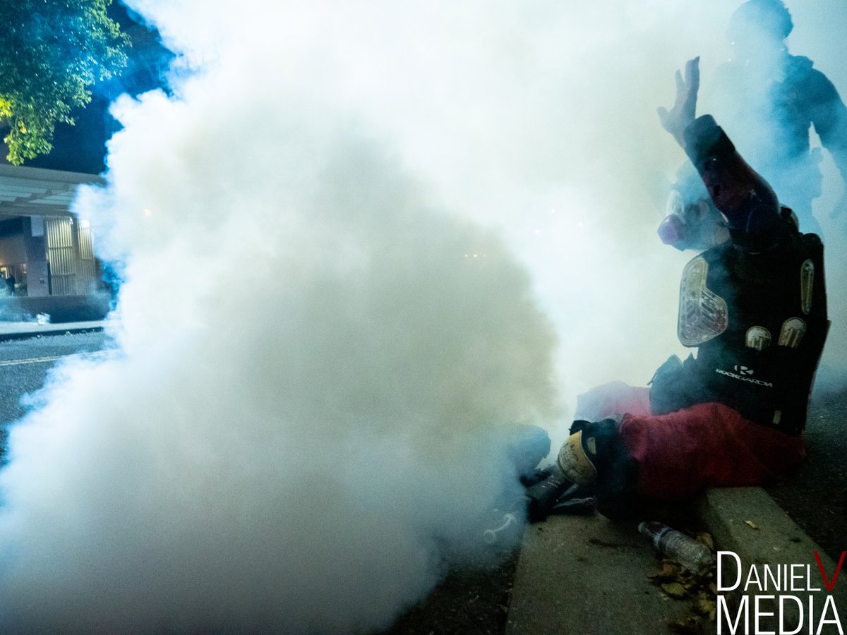 danielvmedia's tweet image. Photos from last Saturday.
Video coming soon.
#PortlandProtests
4/4