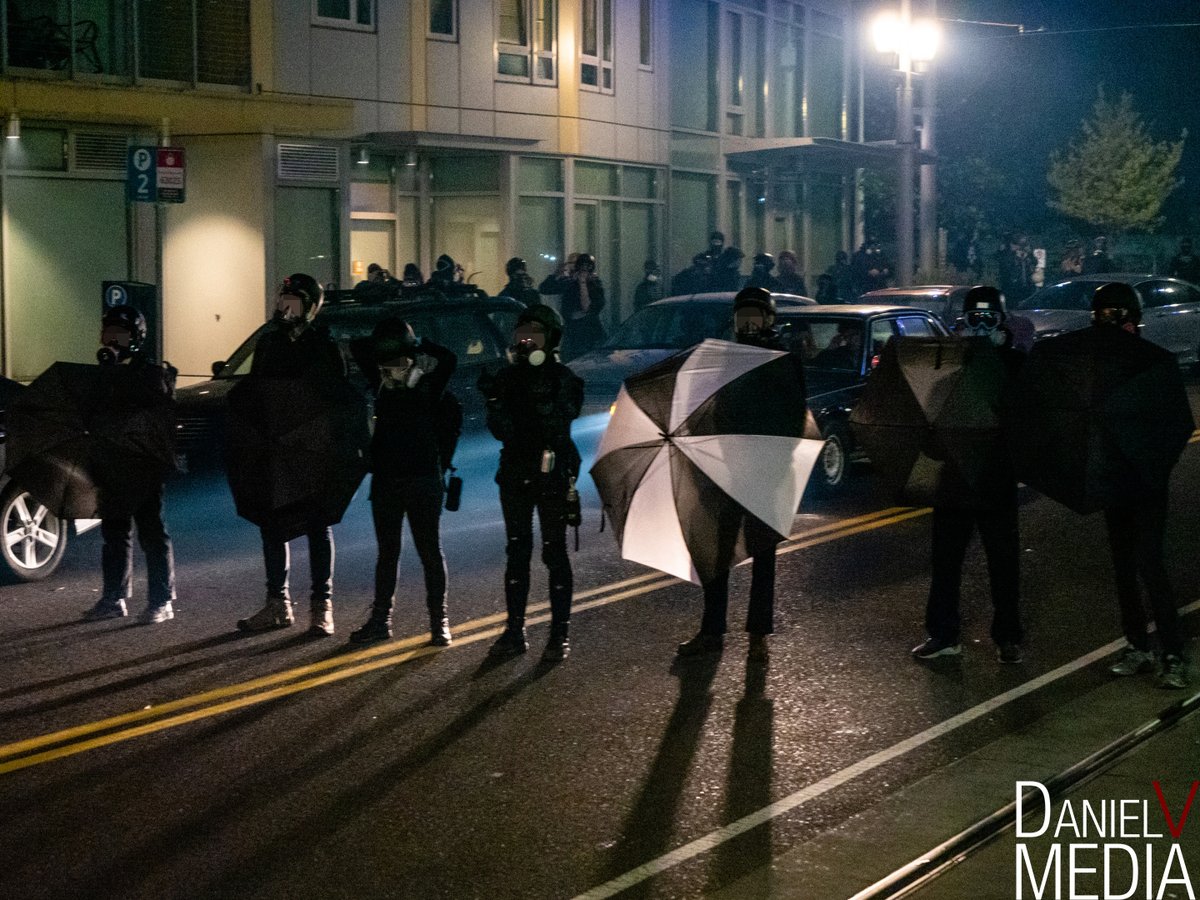 danielvmedia's tweet image. Photos from last Saturday.
Video coming soon.
#PortlandProtests
4/4